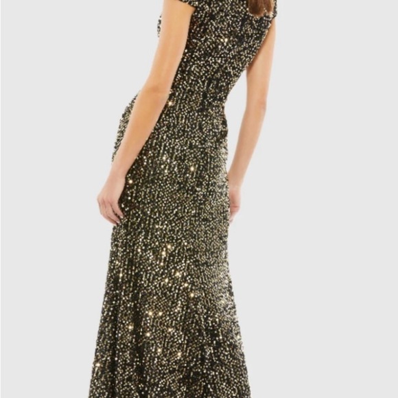 NWT | Mac Duggal 26647 Black Gold Sequined Cap Sleeve High Neck Gown Size 10 - Picture 4 of 9